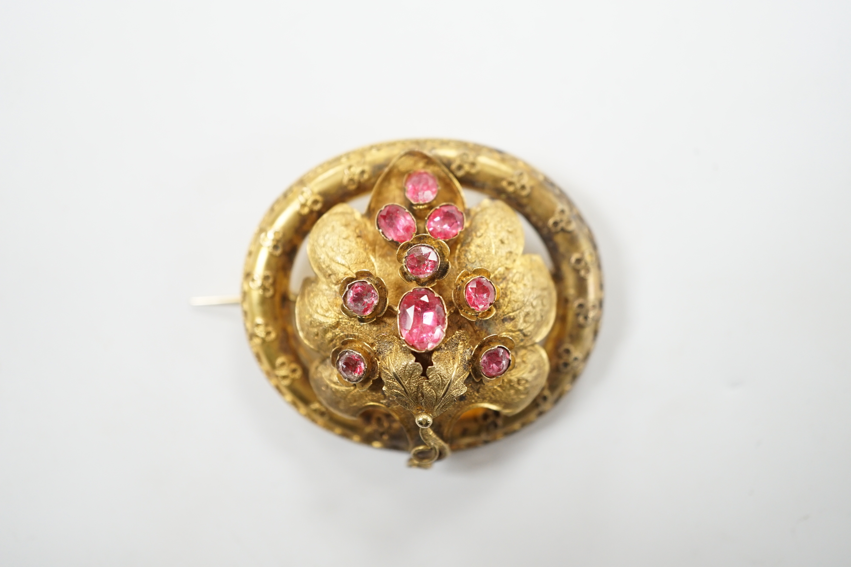 A Victorian yellow metal and foil backed pink stone cluster set oval foliate brooch, 39mm, gross weight 7.1 grams.